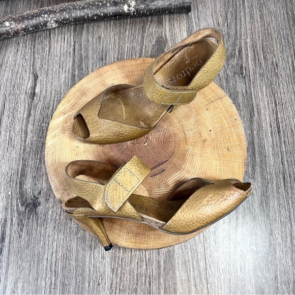*Pedro Garcia | Pebble Leather Peep Toe Heels with Ankle Straps Size 8.5 - Picture 4 of 16